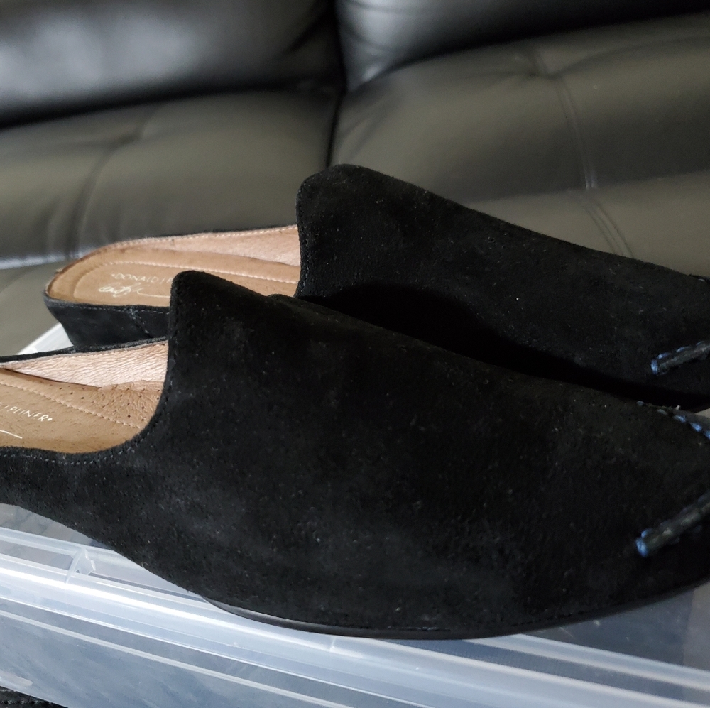 Donald J Pliner Leather Slip Ons. Size: 11M.